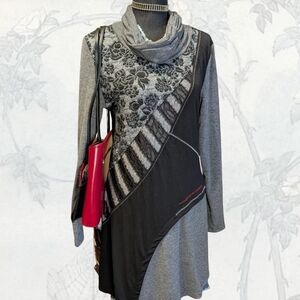 Vintage Concept Patchwork Black and Gray Floral Tunic